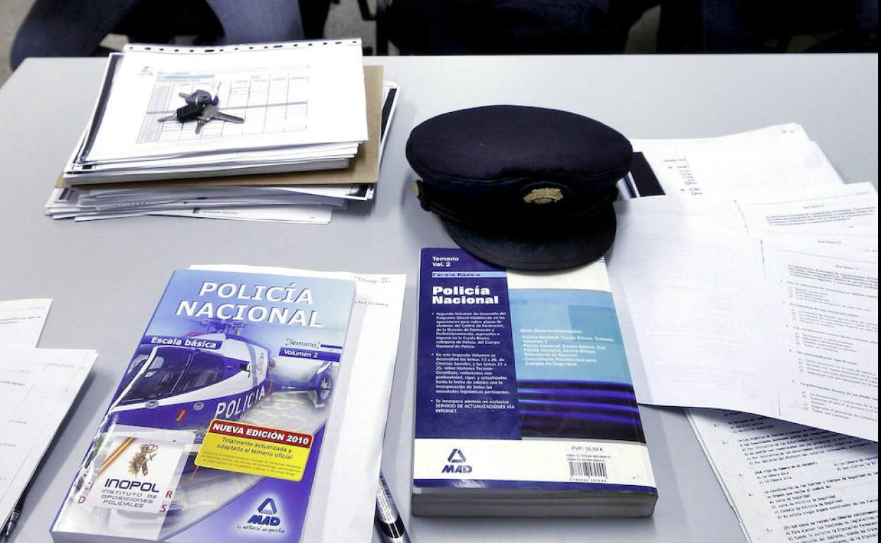 Oposiciones 2021 Las Oposiciones Para Policía Nacional Ofrecen 2 218